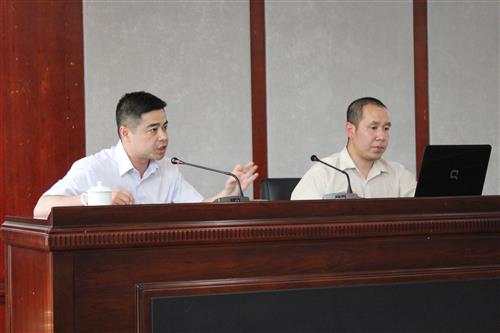 专家组讲解.JPG